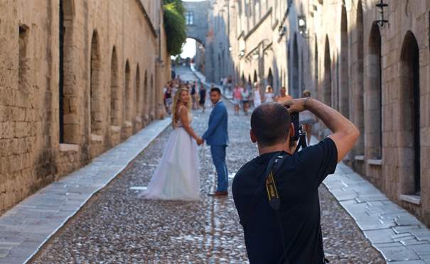 Motiv einer Hochzeit auf Rhodos