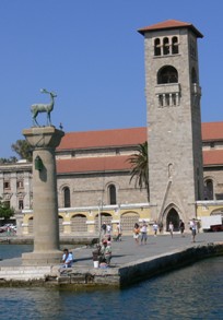 Elafos im Mandraki Hafen von Rhodos