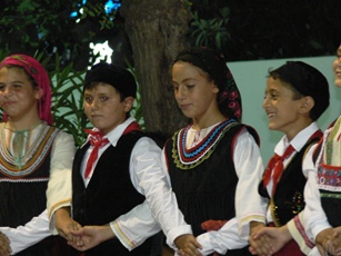 Griechische Trachtengruppe beim Kirchenfest
